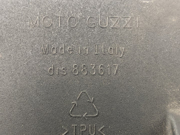 Moto Guzzi Stelvio 1200 8V [2016] - Caixa de bateria de borracha com compartimento de bateria com dreno - 0