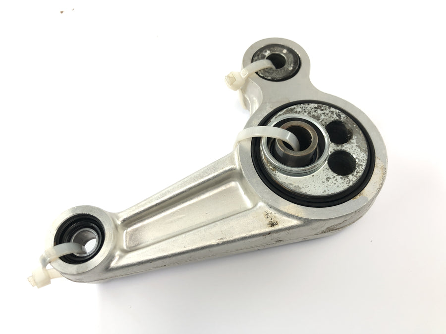 Suzuki RG 250 Gamma GJ21D [1987] - Suspensão traseira com alavanca de deflexão do suporte da mola de deflexão