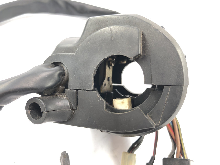 Kawasaki GPZ 1100 ZXT10E [1997] - Ajuste do interruptor do manuseio da iluminação esquerda