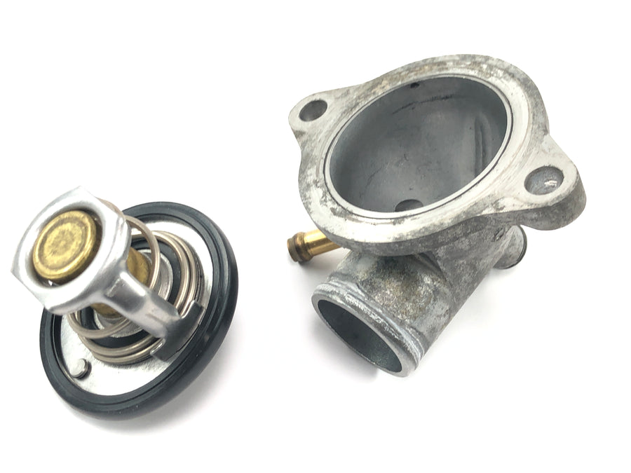 Suzuki GSX R 1000 WVBZ K3 [2003] - Inserção do termostato com carcaça