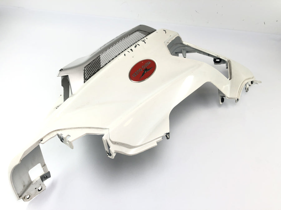 Moto Guzzi Stelvio 1200 4V [2009] - Parte lateral coberta na parte do deslocamento direito