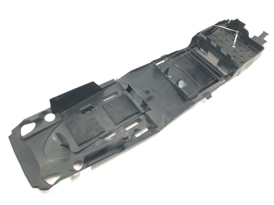 Suzuki GSX R 1000 WVB6 K6 [2006] - Parte inferior do porta-bateria da caixa de bateria da subestrutura traseira