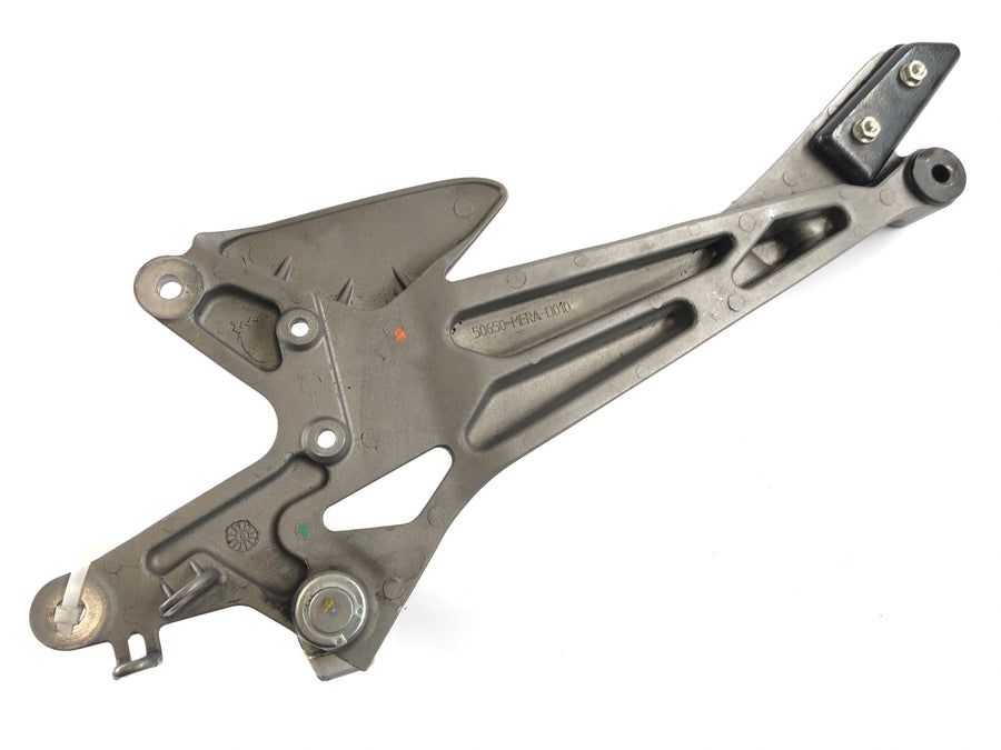 Honda CBF 1000 A SC58 [2006] - Placa de apoio para os pés direita