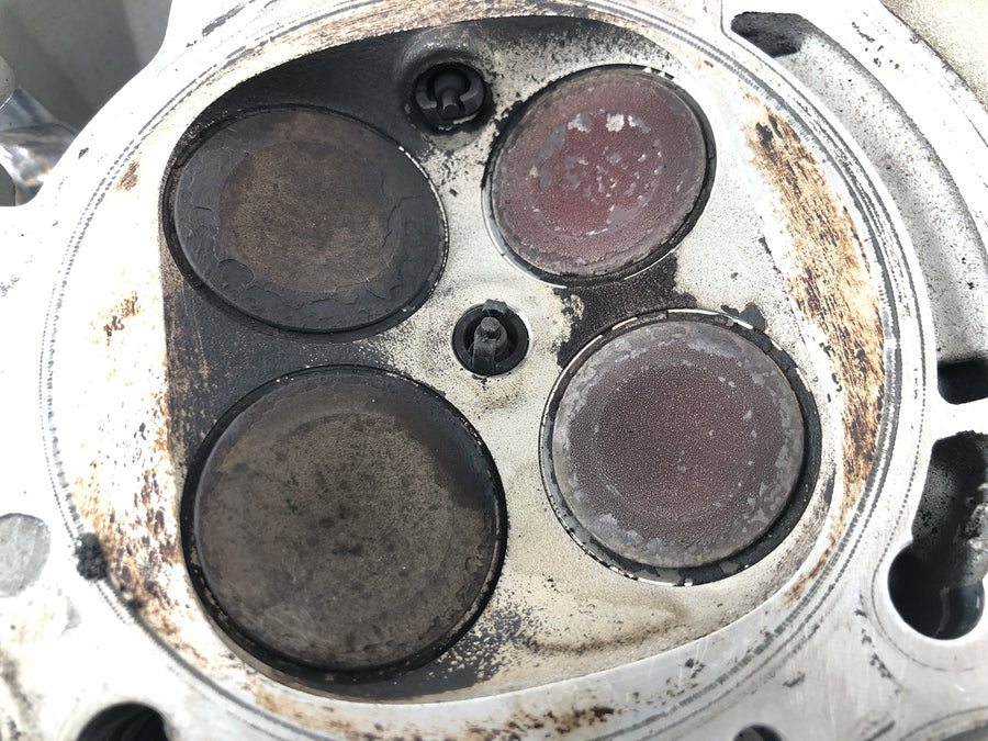 BMW R 1200 R R1ST [2008] - Controle da válvula direita do cabeçote