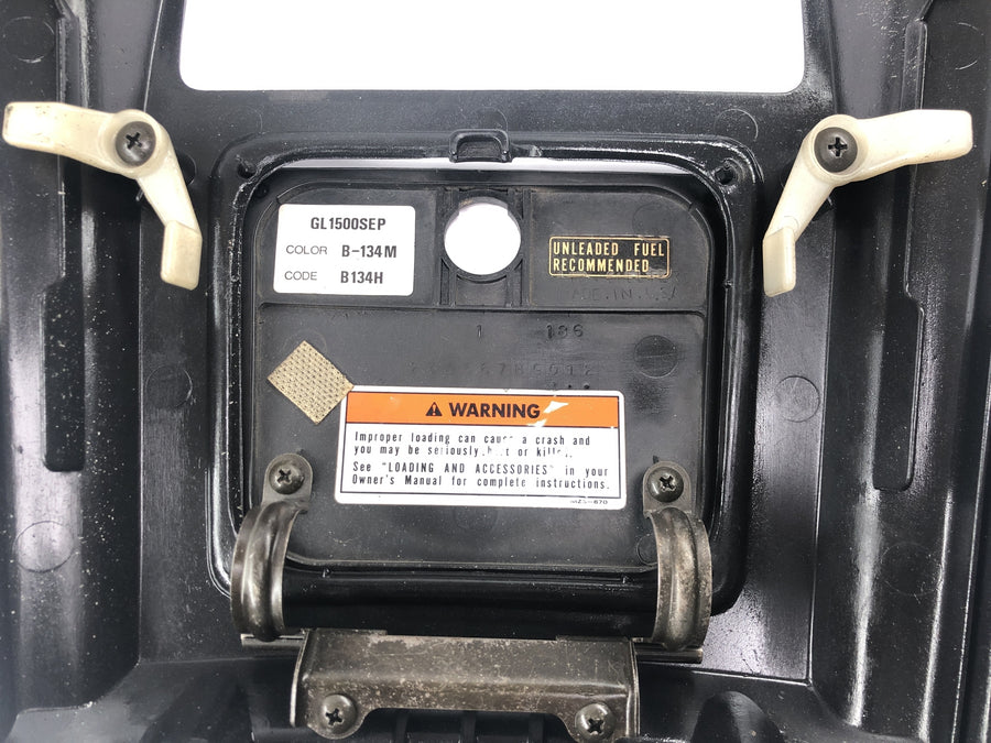 Honda GL 1500 Goldwing SC22 [1993] - Carenagem do abrigo superior da tampa do tanque
