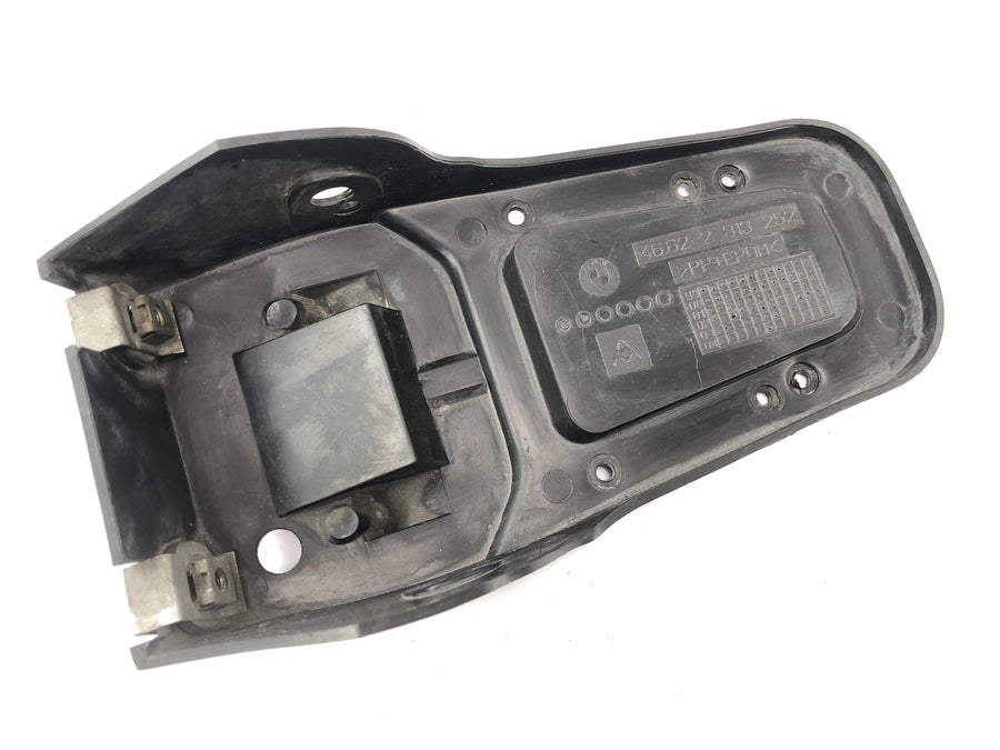 BMW R 1150 GS R21 [2002] - Tampa protetora contra respingos no suporte da luz traseira