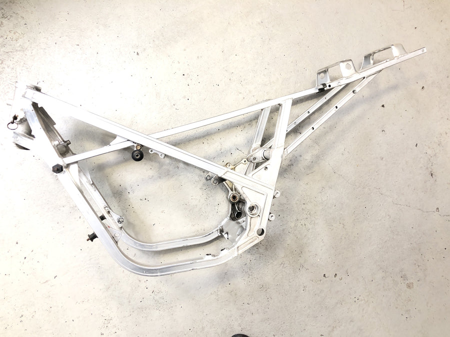 Suzuki RG 250 Gamma GJ21D [1987] - Quadro principal sem papéis
