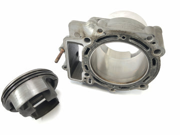 KTM 950 SM LC8 [2008] - Cilindro com pistões na parte de trás - 0