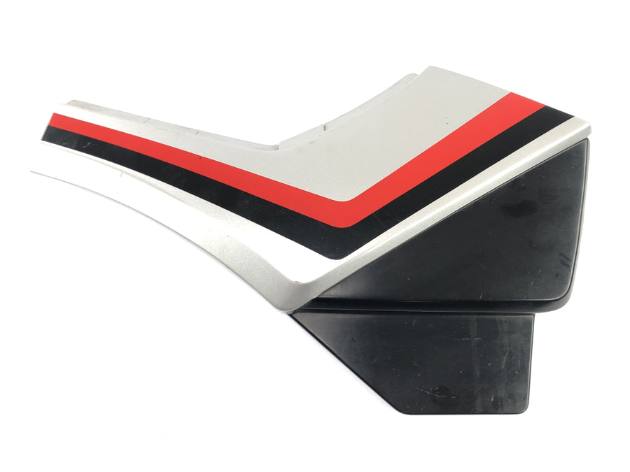 Honda CBX 750 RC17 [1984] - Tampa lateral no disfarce do lado direito de revestimento