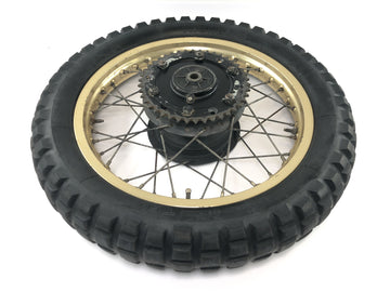 Yamaha XT 500 1U6 [1981] - Roda traseira com raios dourados 1,85 x 18" com freio a tambor