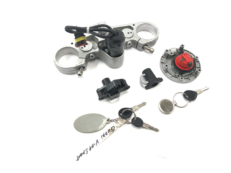 Moto Guzzi V11 Sport [1999] - Conjunto de fechadura da ponte do garfo da fechadura de ignição na tampa superior do tanque