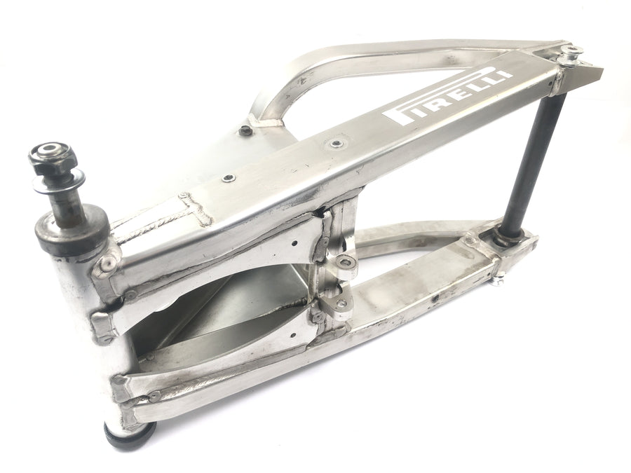 Yamaha YZF R1 RN01 [1998] - Schwinge traseiro giro da roda traseira