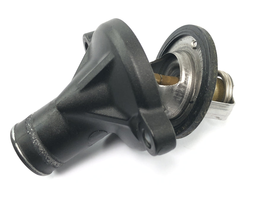 Yamaha MT07 RM04 [2014] - Termostato com carcaça do termostato, sistema de refrigeração do regulador de água de refrigeração