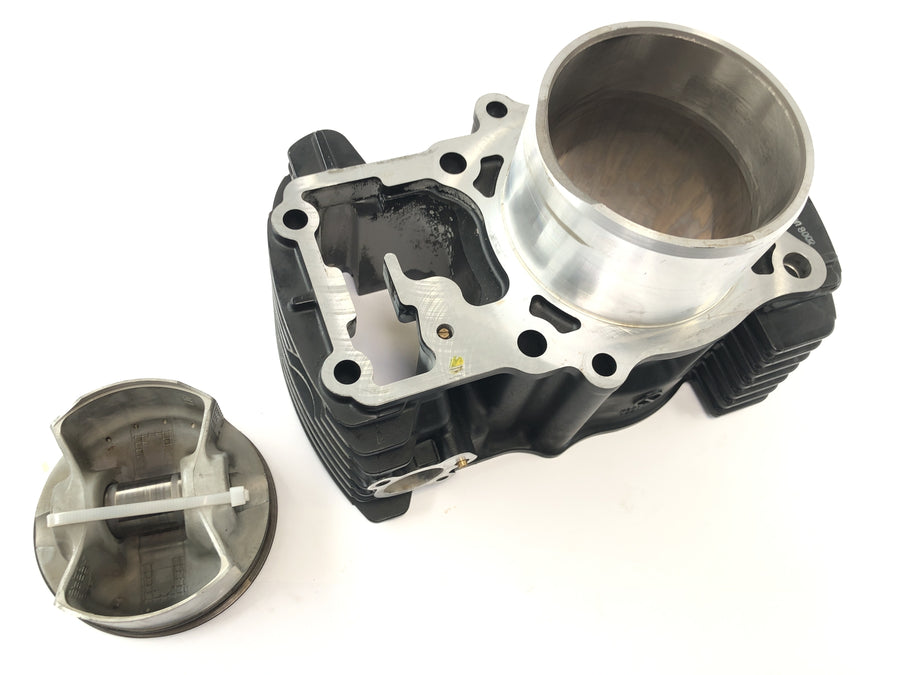 Suzuki VZ 1500 WVCU [2011] - Cilindro com cilindro de pistão na parte traseira