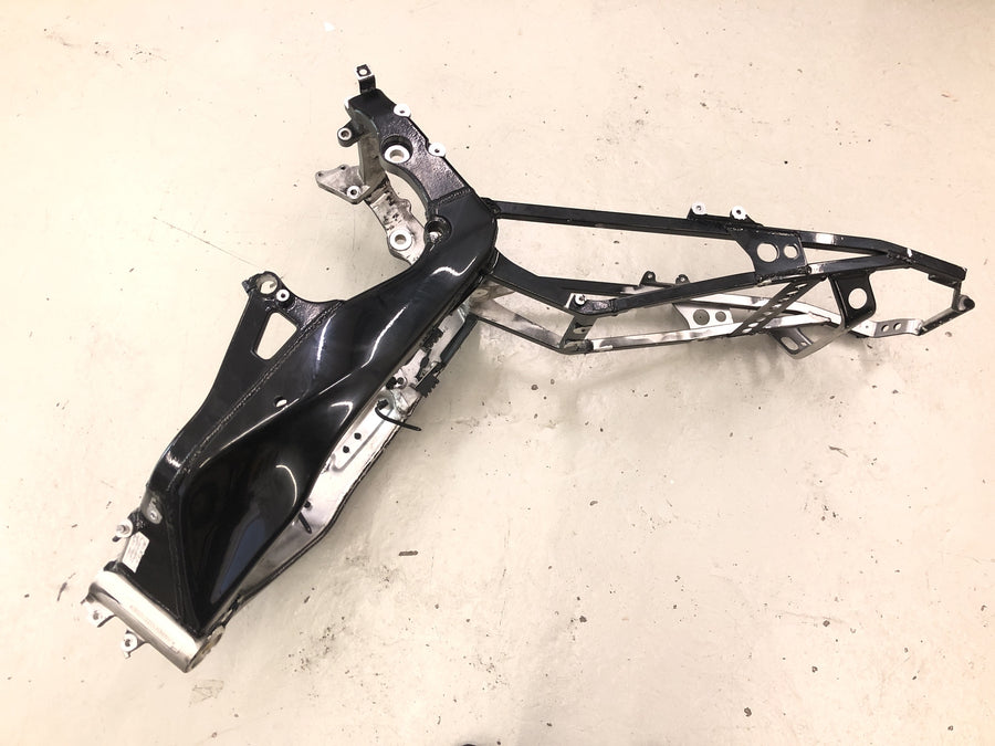 Yamaha YZF R1 RN04 [2001] - Quadro chassi principal com papéis