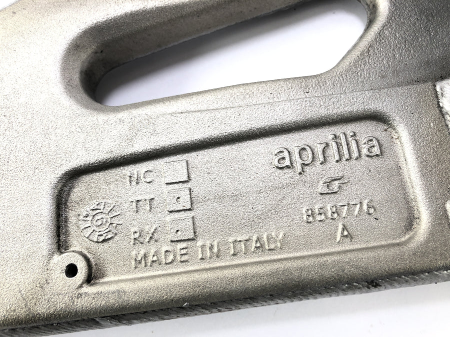 Aprilia RSV4 1000 [2010] - Suestando o consumo de montagem quebrada da roda traseira