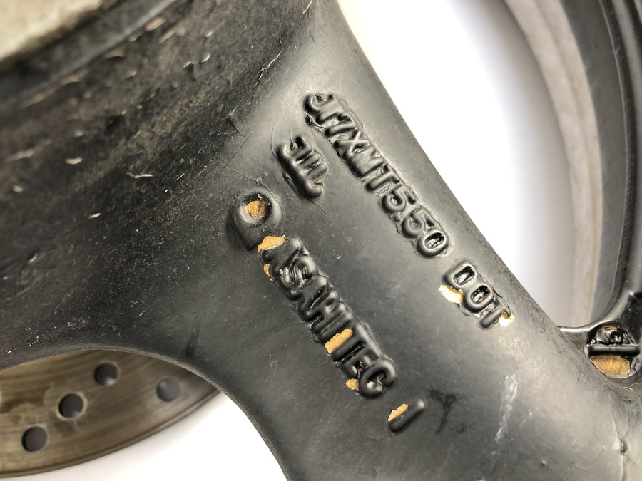 Suzuki GSX R 1100 GV73B [1990] - A borda da roda traseira na parte traseira com disco de freio e roda de corrente