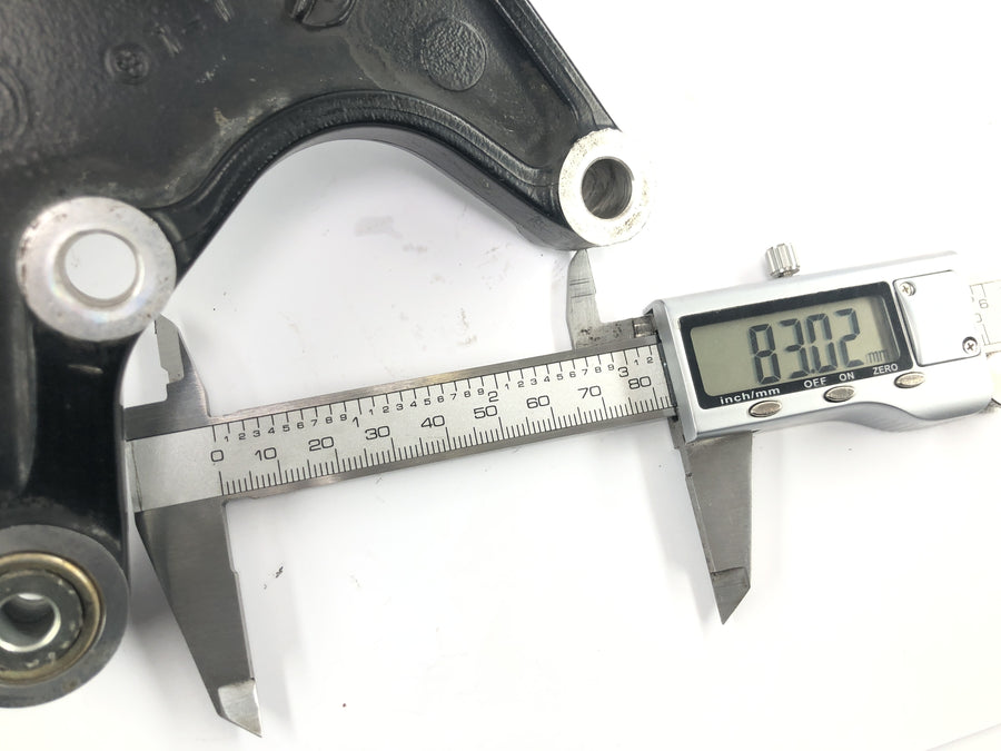 Triumph Daytona 900 T300D [1996] - Placa de fixação do freio para montagem da pinça do freio traseiro