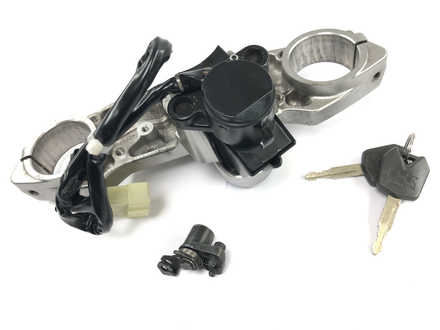 Kawasaki Versys KLE 650 A [2006] - Conjunto de fechadura com fechadura de ignição da ponte do garfo superior e fechadura de assento