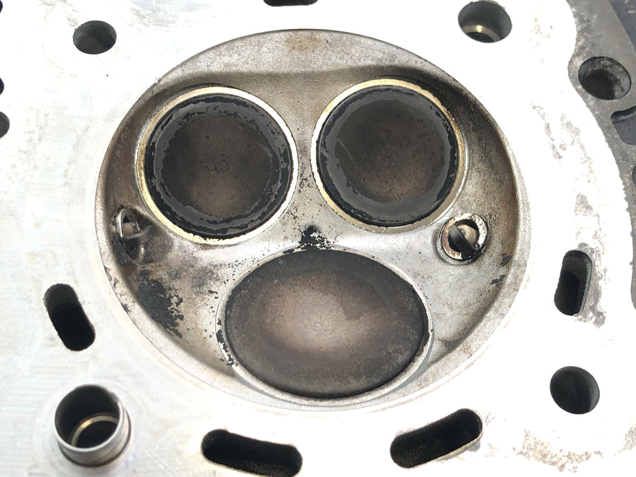 Honda VTX 1800 SC46 [2004] - controle da válvula traseira do cabeçote
