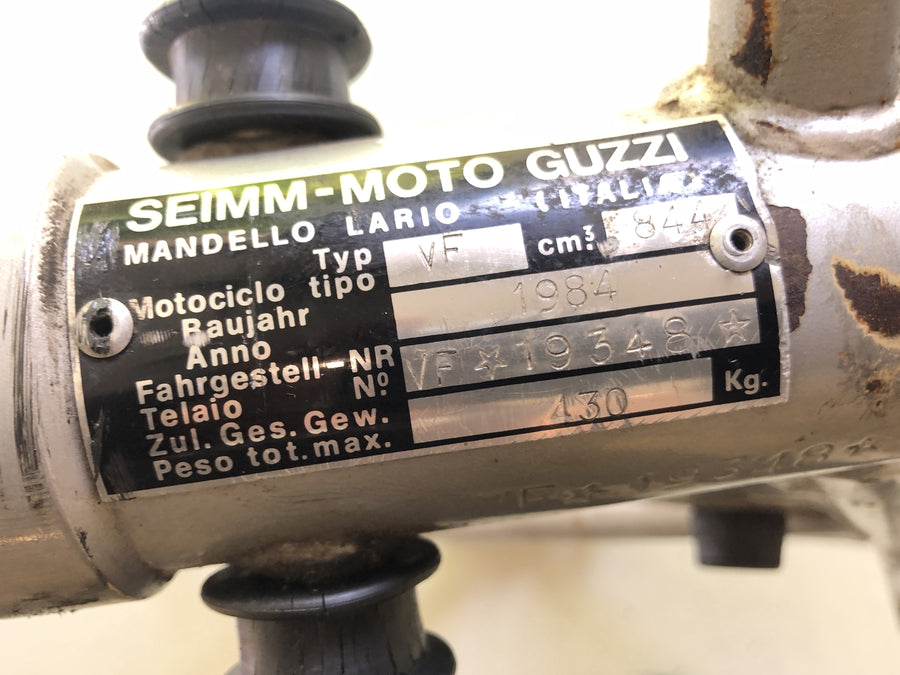 Moto Guzzi 850 Le Mans 3 VF [1986] - quadro com papéis