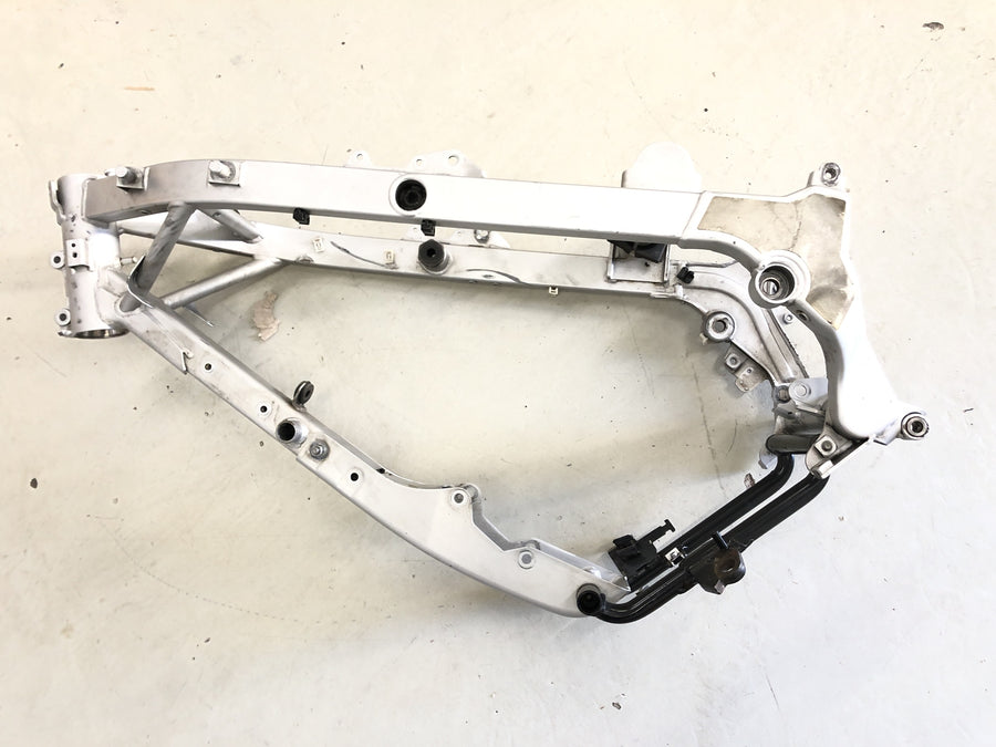 BMW F 650 GS R13 [2002] - quadro com papéis