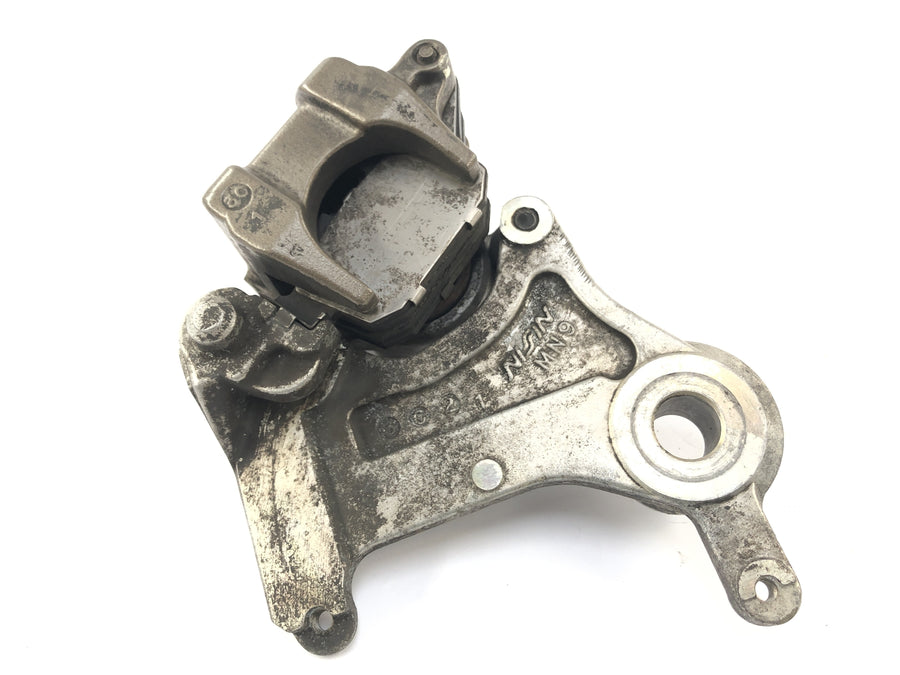 Honda NX 650 RD02 [1989] - Pinça de freio na parte traseira com placa de ancoragem