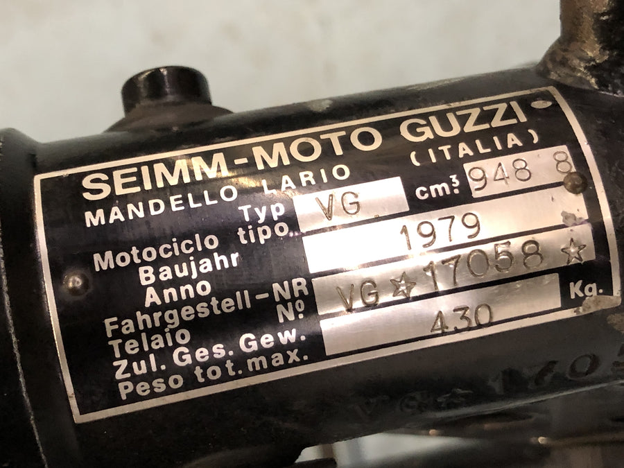 Moto Guzzi v 1000 VG [1980] - quadro com papéis
