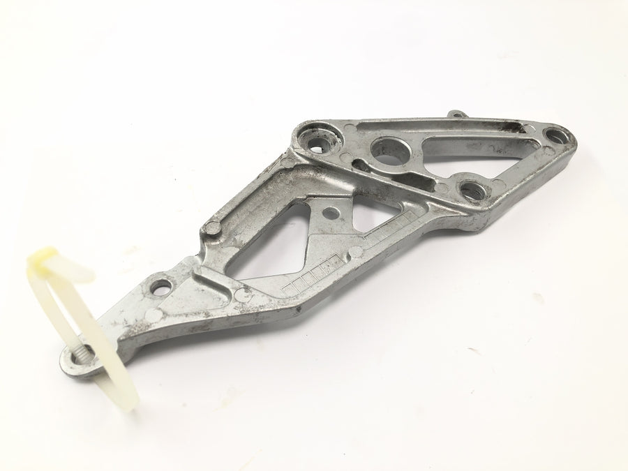Suzuki GSX-R 1100 W GU75 C [1994] - Suporte da placa do apoio para os pés à direita