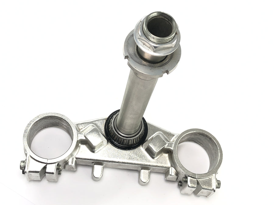 SWM RS 125 R B2 [2020] - Ponte inferior do garfo, parte inferior da cabeça de direção, braçadeira do garfo dianteiro