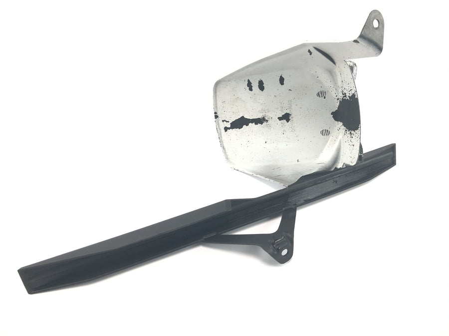Yamaha MT 03 RM02 [2007] - Tampa da roda traseira com protetor de corrente e protetor traseiro contra respingos