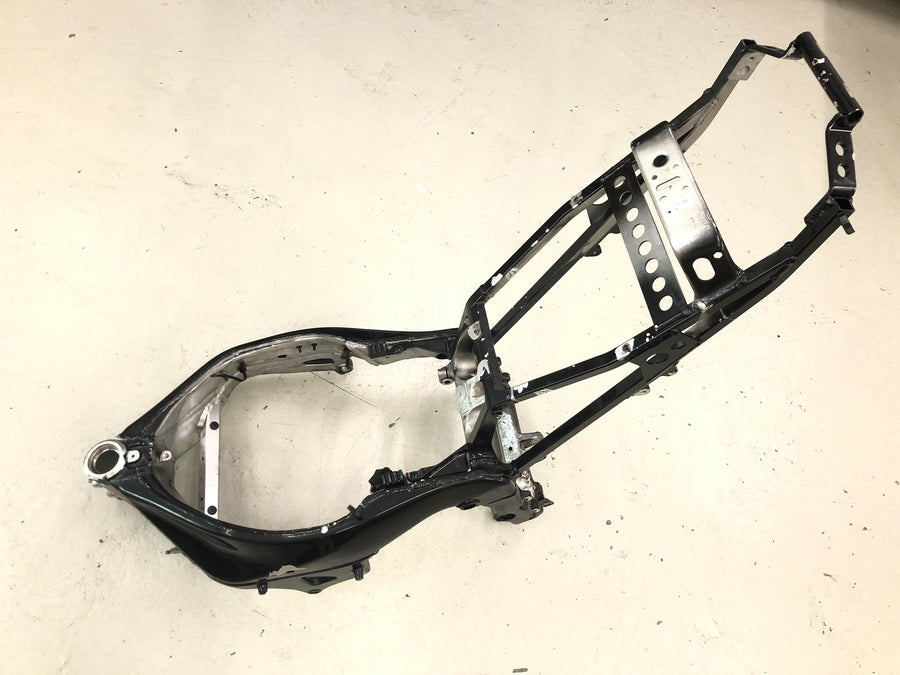 Yamaha YZF R1 RN04 [2001] - Quadro chassi principal com papéis