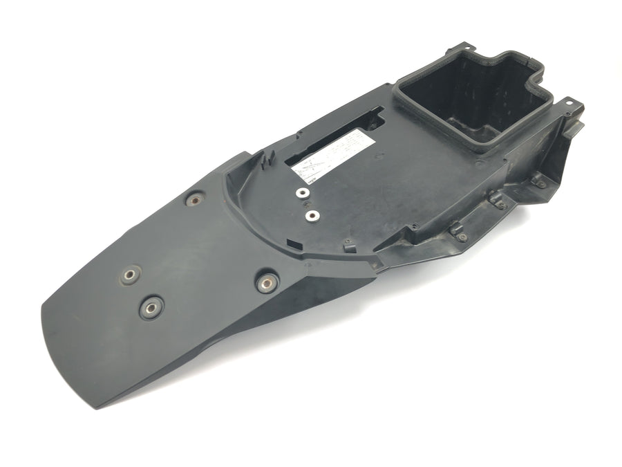 KTM 950 Adventure LC8 [2004] - Proteção interna da carenagem contra respingos da tampa da roda traseira