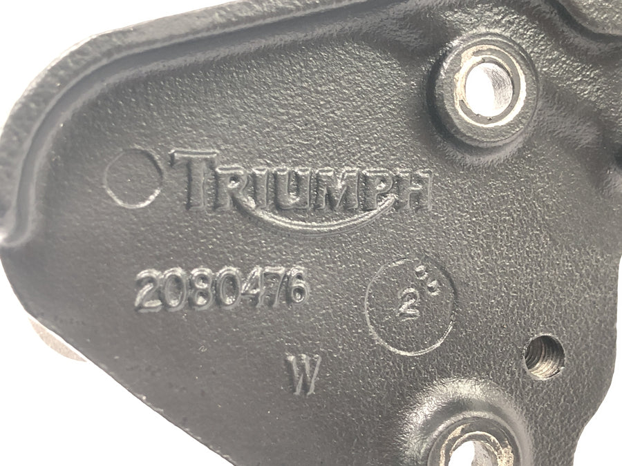 Triumph Tiger 955i 709EN [2003] - Apoio para os pés do motorista à direita com suporte para sistema de apoio para os pés