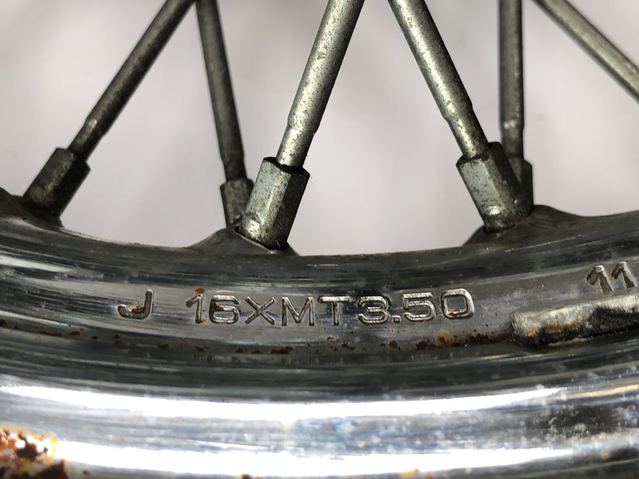 Yamaha XV 1600 Wild Star VP08 [2002] - Roda traseira com raios de aro 3,50 x 16" com roda de correia