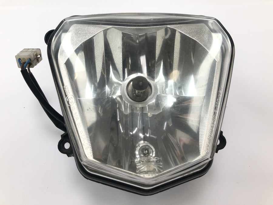 KTM Duke 690 A3 [2012] - Farol dianteiro com inserção de iluminação na frente