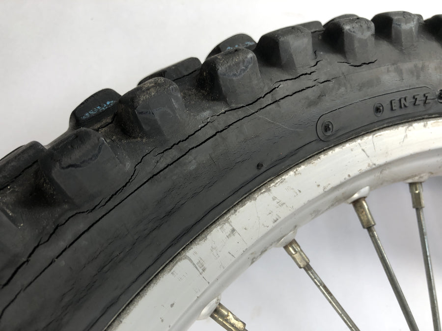 Yamaha TT 600 59X [1986] - Roda de aro da roda dianteira 1,60 x 21 "pneus porosos