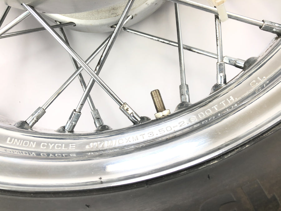 Triumph Bonneville T100 986MF [2012] - Roda traseira com raios de 3,50 x 17"