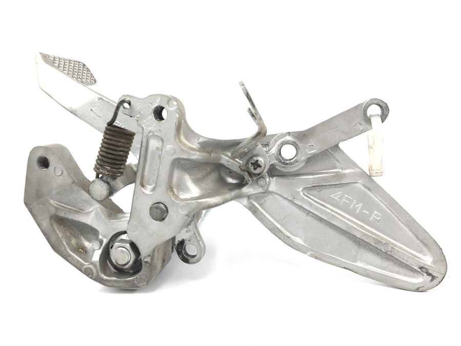 Yamaha YZF 750 R 4HN [1995] - Sistema de apoio para os pés do motorista à direita com pedal de freio