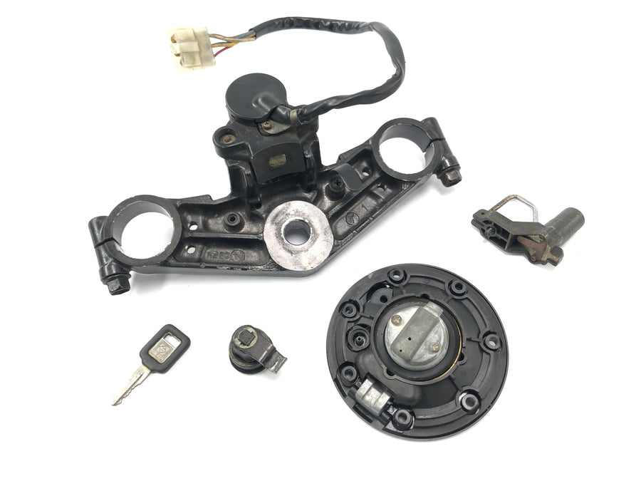 Kawasaki ZX -10 ZXT00B [1990] - Locksmith com o Fork Bridge na trava do capacete de trava de trava do tanque superior