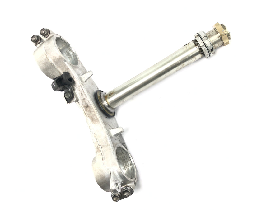 Suzuki GSX R 1000 WVBZ K3 [2003] - ponte do garfo inferior, braçadeira do garfo da ponte inferior da cabeça de direção