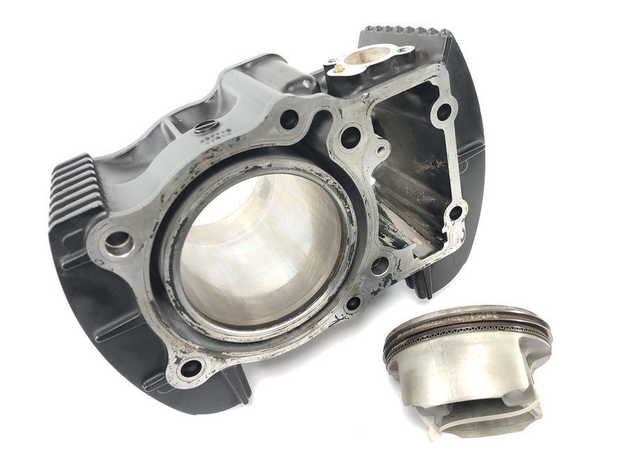Suzuki VZ 1500 WVCU [2011] - cilindro com pistão dianteiro
