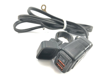 Yamaha XV 1600 Wild Star VP08 [2002] - Tomada de carregamento USB Tomada USB dupla