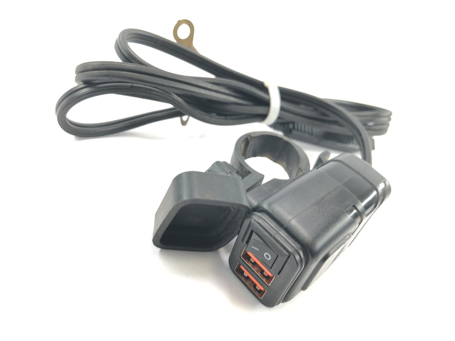 Yamaha XV 1600 Wild Star VP08 [2002] - Tomada de carregamento USB Tomada USB dupla