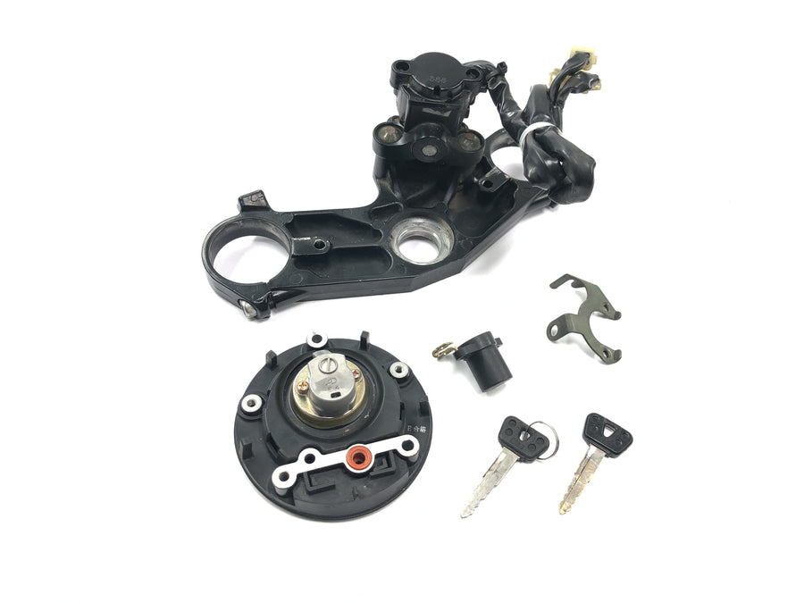 Yamaha YZF R1 RN04 [2001] - Conjunto de fechadura com fechadura de ignição, tampa do tanque, trava de direção, ponte do garfo na parte superior