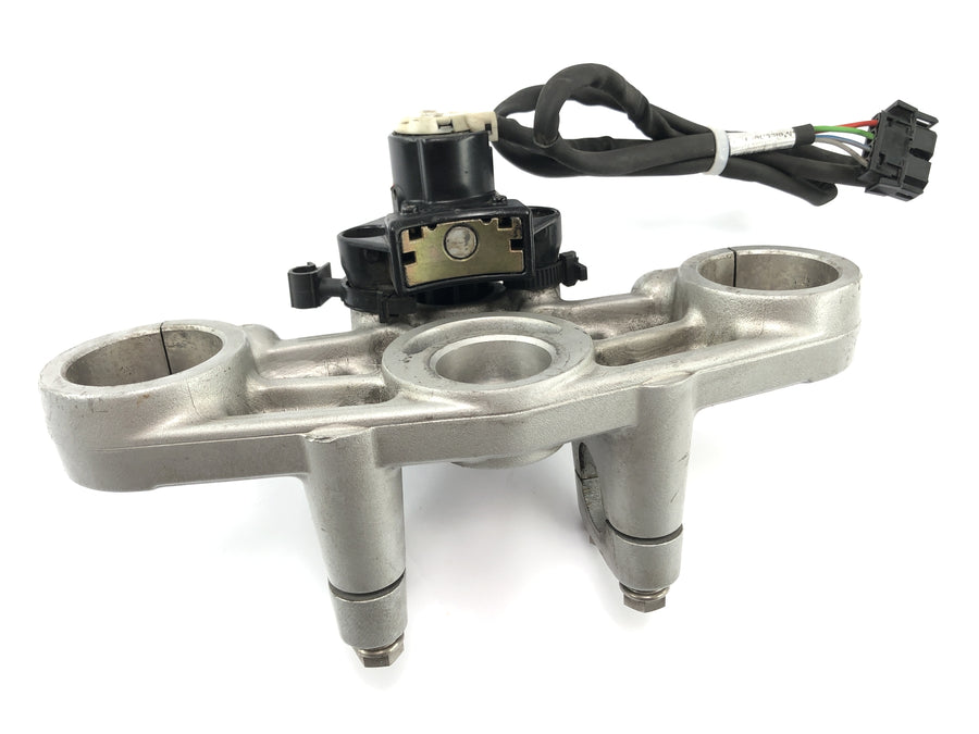 BMW F 650 GS R13 [2002] - Locksmith com o Fork Bridge na trava de ignição do tanque superior