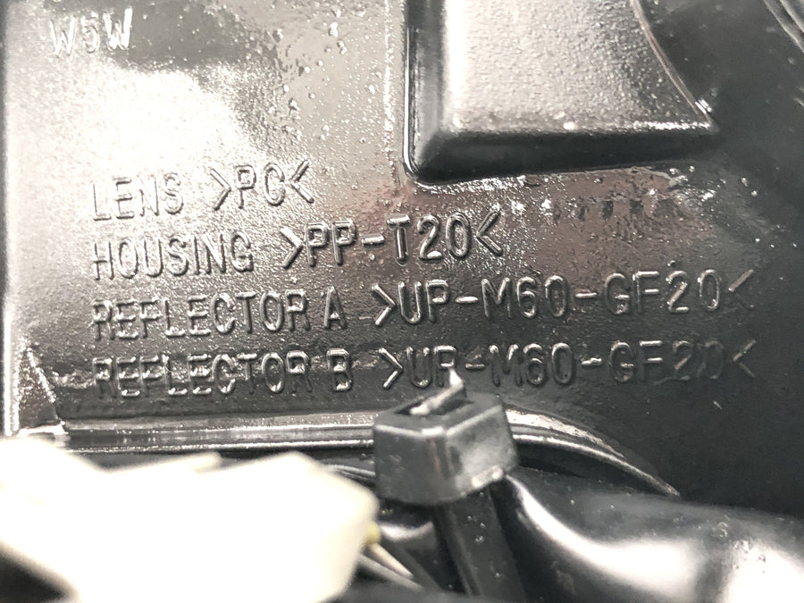 Suzuki GSX R 1000 WVB6 K6 [2006] - Inserção da lâmpada do farol