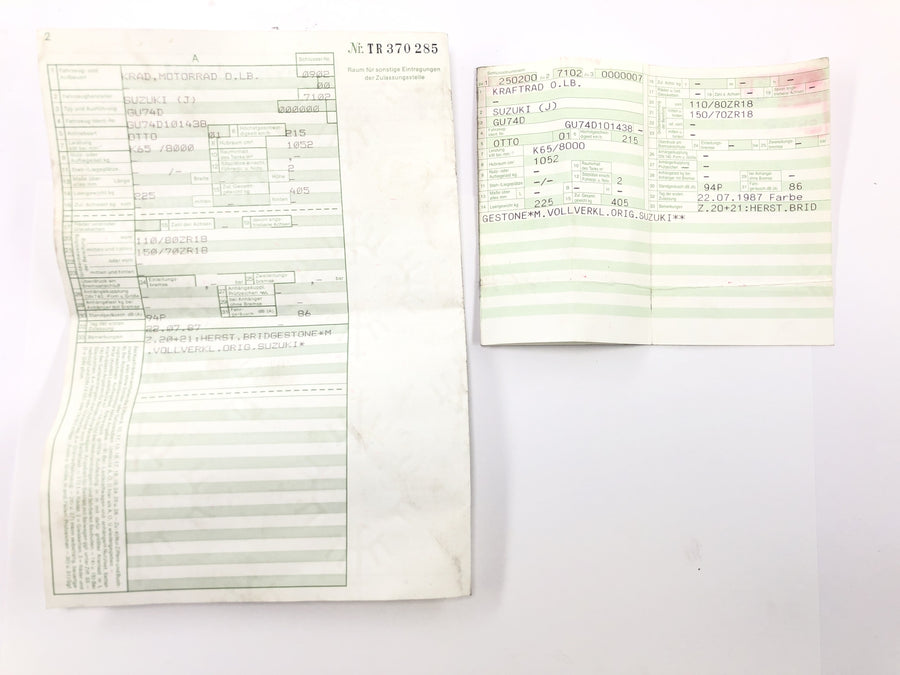 Suzuki GSX R 1100 GU74D [1987] - Quadro principal com papéis