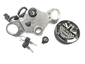Triumph Sprint ST 1050 [2005] - Lock Set With Fork Bridge na trava do tanque superior