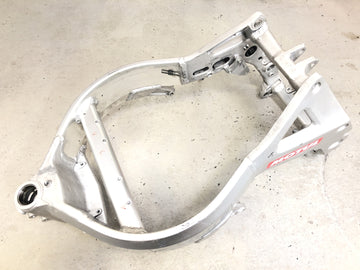 Honda CBR 900 RR SC28 [1995] - Quadro quadro principal chassi alumínio com papéis